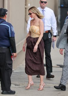 Emily Blunt feet photo 9