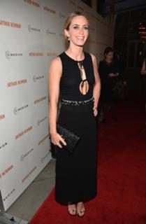 Emily Blunt feet photo thumbnail