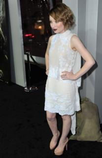 Emily Browning feet photo thumbnail
