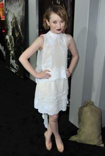 Emily Browning feet photo thumbnail