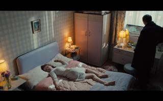 Emily Browning feet photo thumbnail