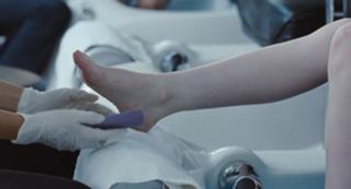 Emily Browning feet photo thumbnail