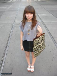 Emily Browning feet photo thumbnail