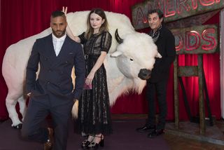 Emily Browning feet photo thumbnail