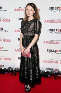 Emily Browning feet photo thumbnail