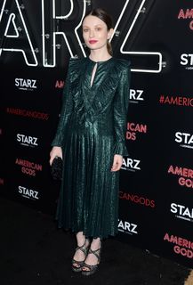 Emily Browning feet photo thumbnail