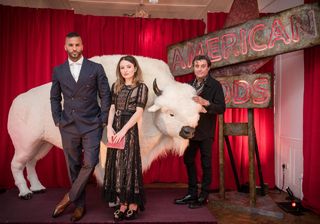Emily Browning feet photo thumbnail