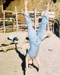 Emily Browning feet photo thumbnail