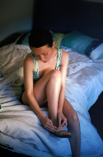 Emily Browning feet photo thumbnail