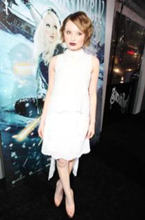Emily Browning feet photo thumbnail