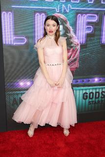 Emily Browning feet photo thumbnail