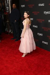 Emily Browning feet photo thumbnail