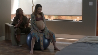 Emily Browning feet photo thumbnail