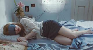 Emily Browning feet photo thumbnail