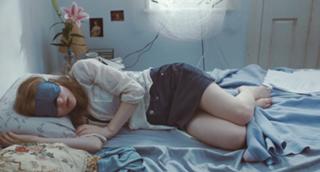 Emily Browning feet photo thumbnail