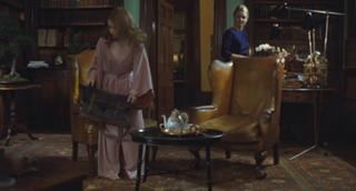 Emily Browning feet photo thumbnail