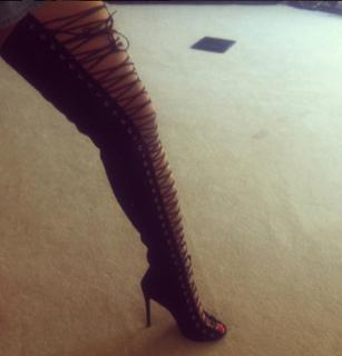 Emily Bustamante feet photo 18