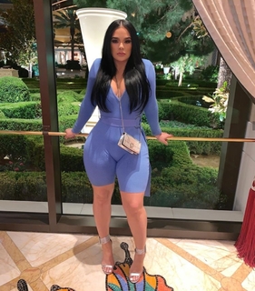 Emily Bustamante feet photo 11