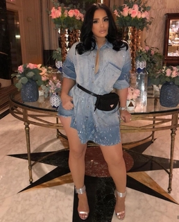 Emily Bustamante feet photo 7