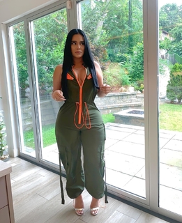 Emily Bustamante feet photo 20