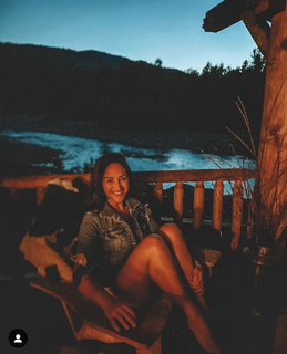 Emily Compagno feet photo thumbnail