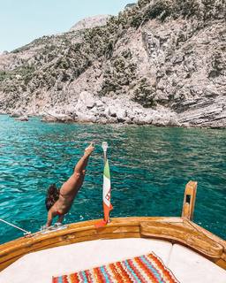Emily Compagno feet photo thumbnail