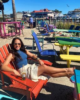 Emily Compagno feet photo thumbnail
