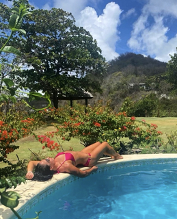 Emily Compagno feet photo thumbnail