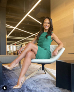 Emily Compagno feet photo thumbnail