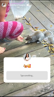 Emily Compagno feet photo thumbnail