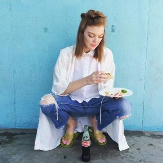 Emily Coutts feet photo 3