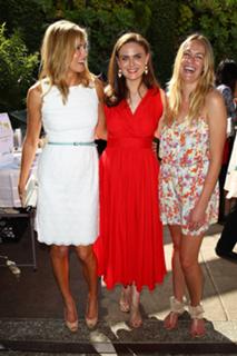 Emily Deschanel feet photo thumbnail