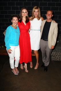 Emily Deschanel feet photo thumbnail