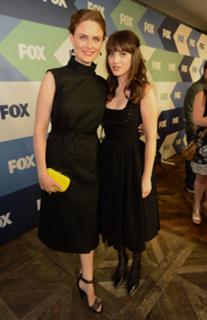 Emily Deschanel feet photo thumbnail
