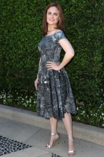 Emily Deschanel feet photo thumbnail