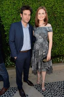 Emily Deschanel feet photo thumbnail