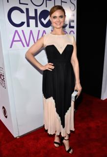 Emily Deschanel feet photo thumbnail
