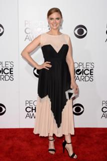 Emily Deschanel feet photo thumbnail