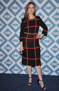 Emily Deschanel feet photo thumbnail