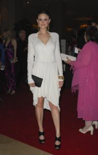 Emily Deschanel feet photo thumbnail