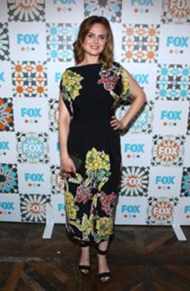 Emily Deschanel feet photo thumbnail