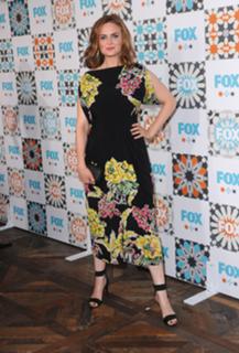 Emily Deschanel feet photo thumbnail