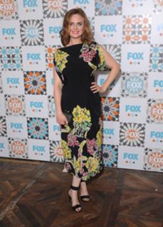 Emily Deschanel feet photo thumbnail