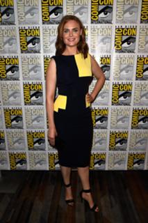 Emily Deschanel feet photo thumbnail