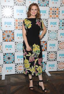 Emily Deschanel feet photo thumbnail
