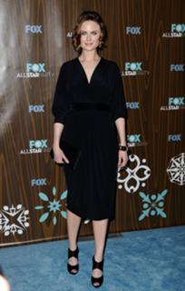 Emily Deschanel feet photo thumbnail