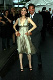 Emily Deschanel feet photo thumbnail