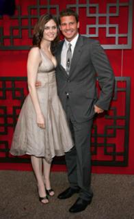 Emily Deschanel feet photo thumbnail