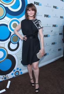Emily Deschanel feet photo thumbnail