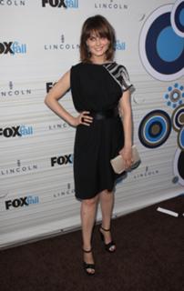 Emily Deschanel feet photo thumbnail